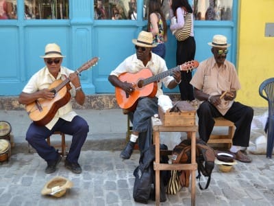 Musiker in Kuba bei einer Tour